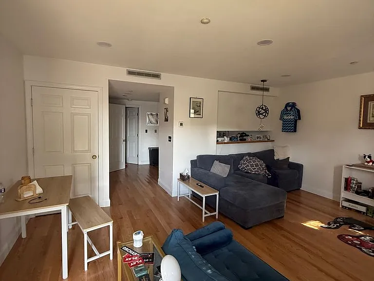 10 Glencoe St #4 — Photo 2