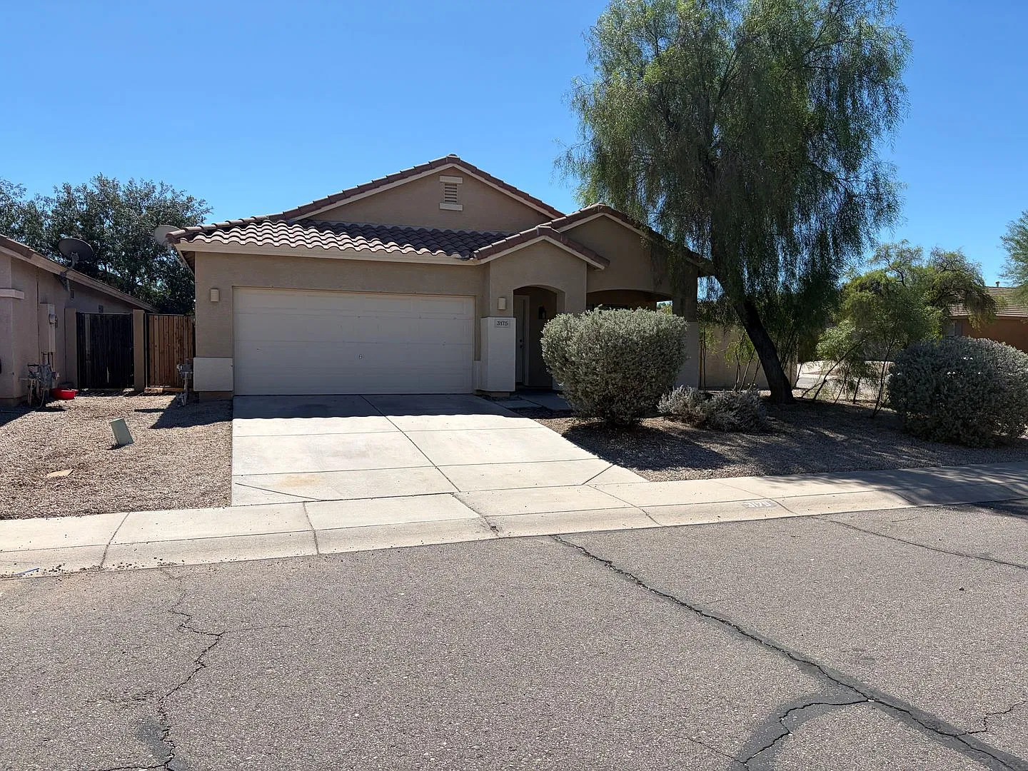 Spacious Single-Level in San Tan Heights with Dual Living Spaces! — Photo 2