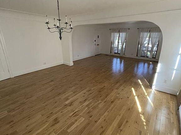 4th image of 1941 N Vermont Ave #9802863