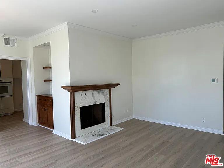 1375 Kelton Ave #404 — Photo 8