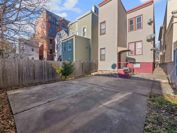 133 Sherman Place image 12 of 13