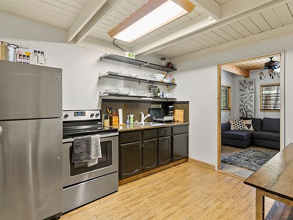 4th image of 536 Wallace Ln