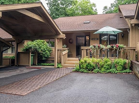 2nd image of 503 White Oak Dr