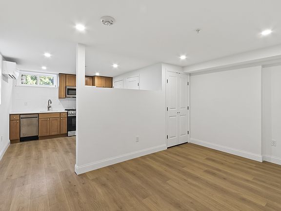 3rd image of 261 Bradley St #Sb