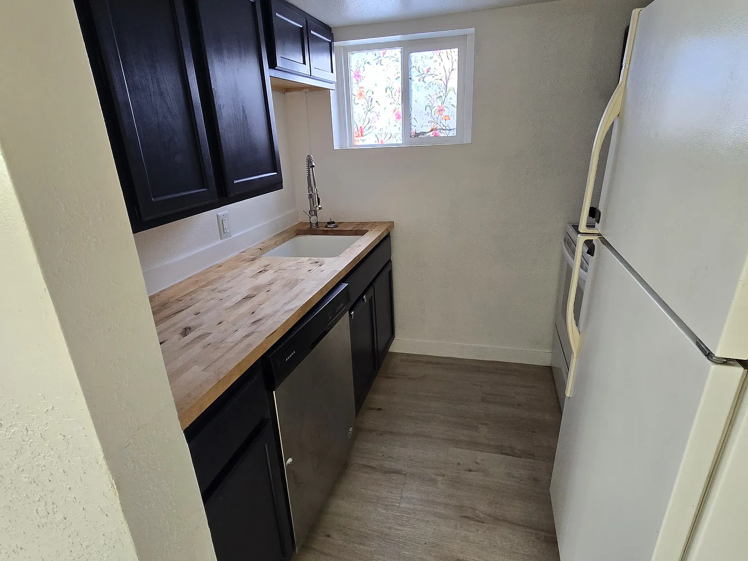 2 bed, $900 — Photo 2