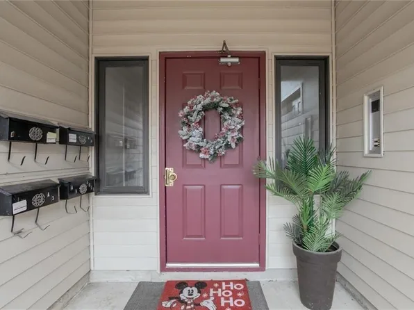 12300 E 43rd St S APT 4, Independence, MO 64055