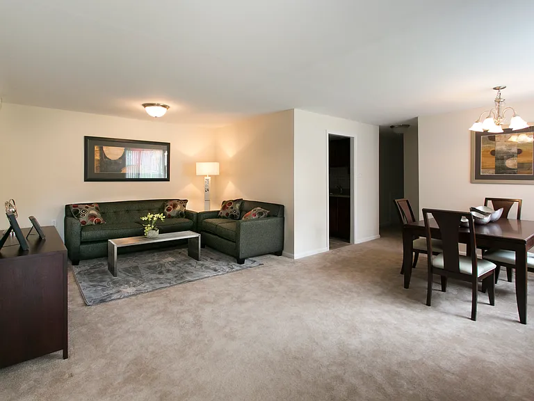 Stratford Apartments — Photo 36