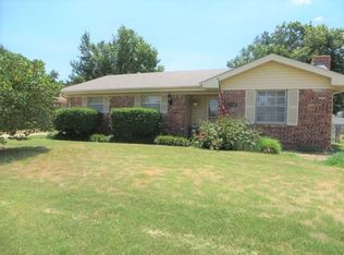 123 Ruskin Pl, Chickasha, OK 73018