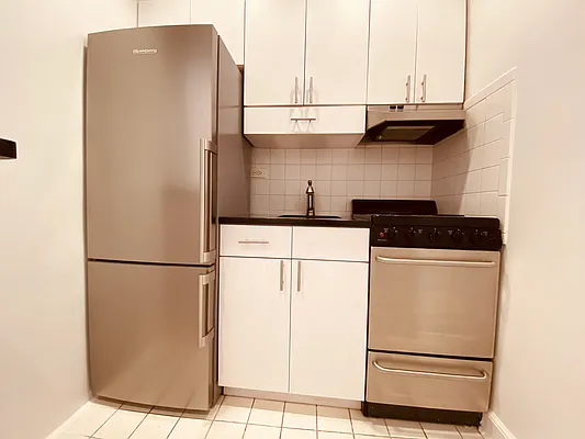 Rented by Metropolis Real Estate of Manhattan | media 10