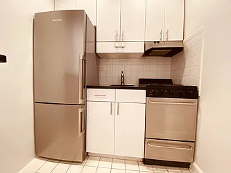 Rented by Metropolis Real Estate of Manhattan