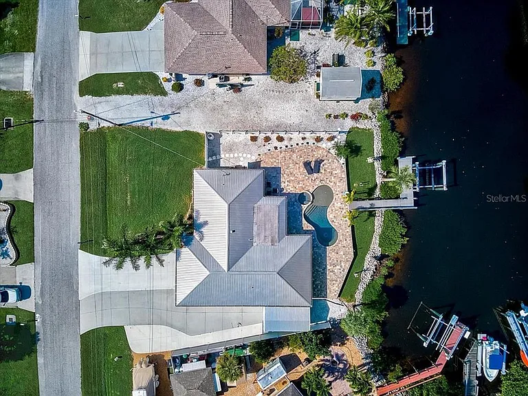 670 Coral Dr — Photo 16