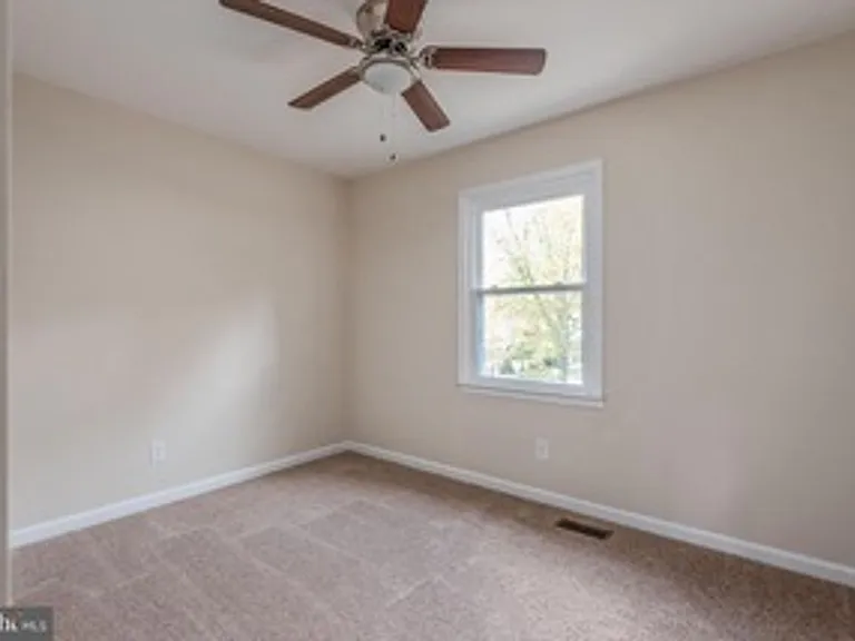 1013 Eastern View Dr — Photo 10
