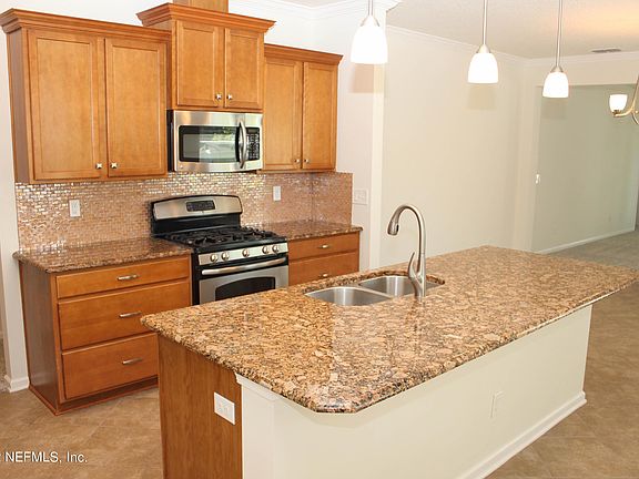 3rd image of 195 Woodland Greens Dr