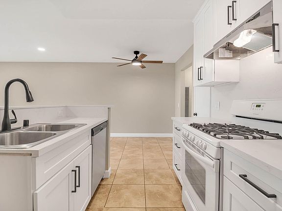 4th image of 14256 Friar St #6