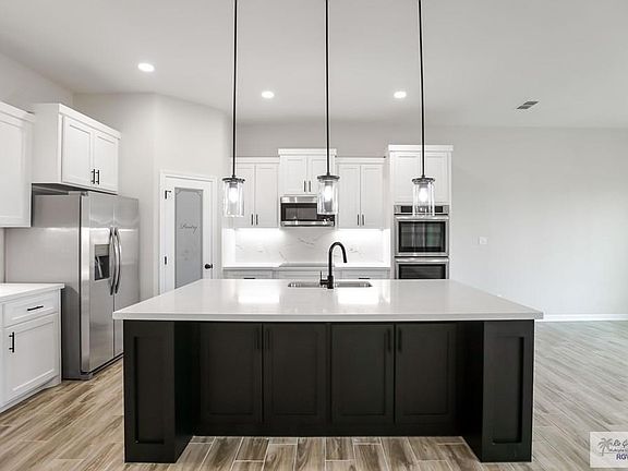 3rd image of 521 Eagle Dr