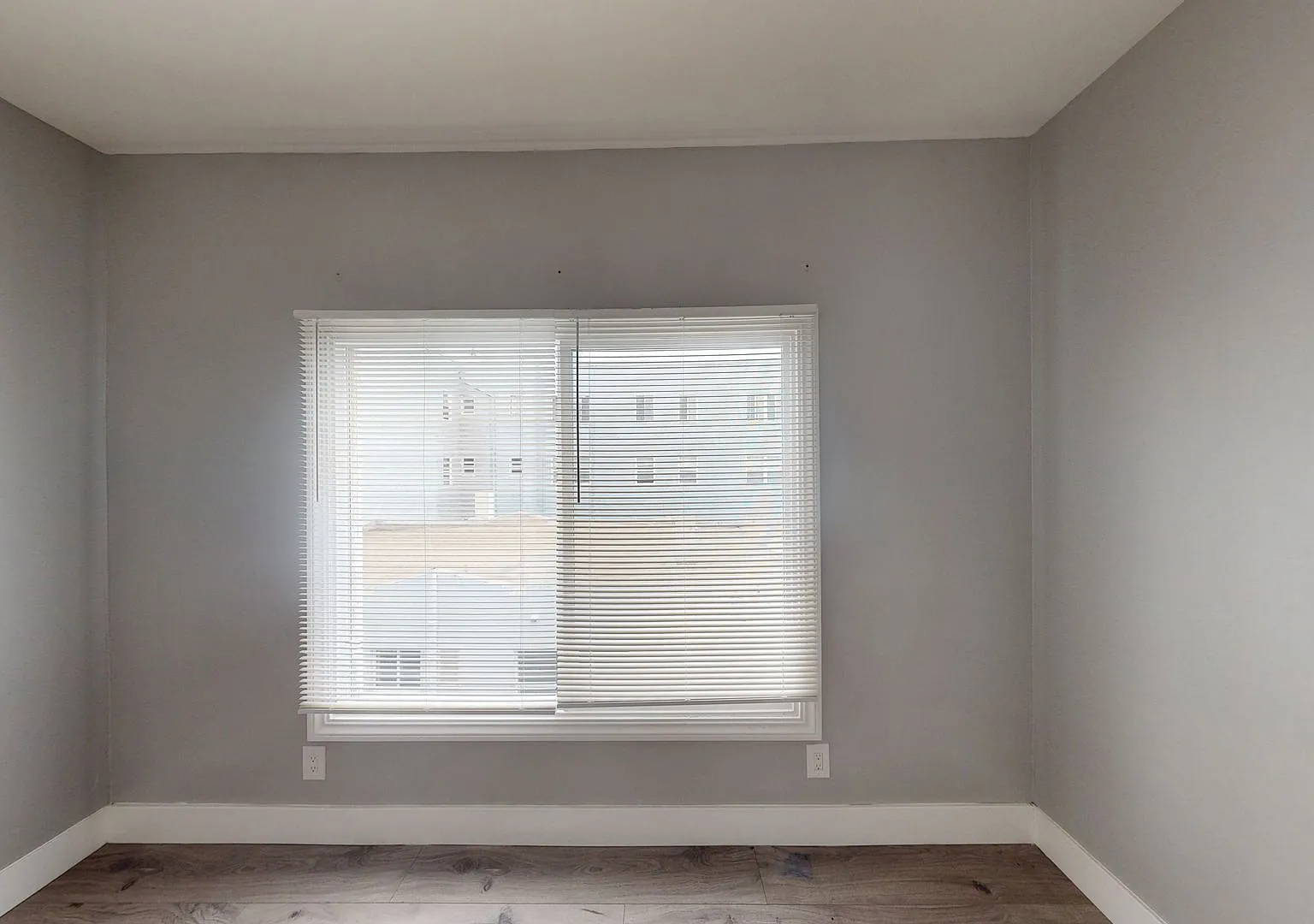 5460 Bancroft Avenue — Photo 4