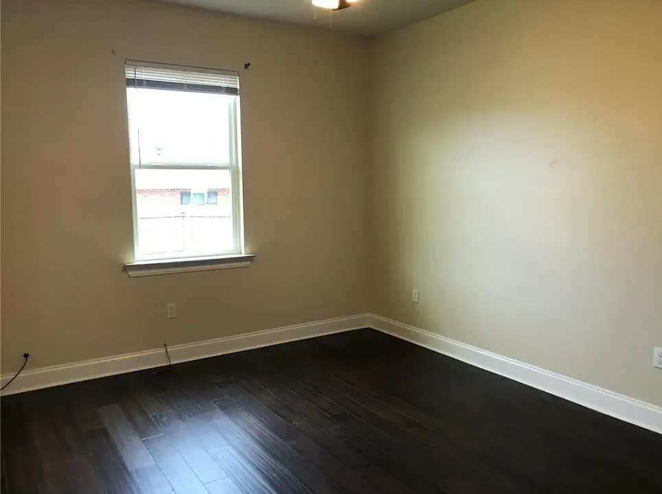 3 bed, 1300 sqft, $1,850 — Photo 1