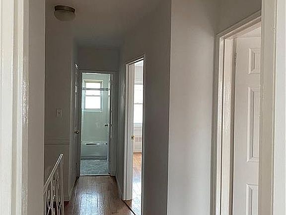 5th image of 2464 Stuart St