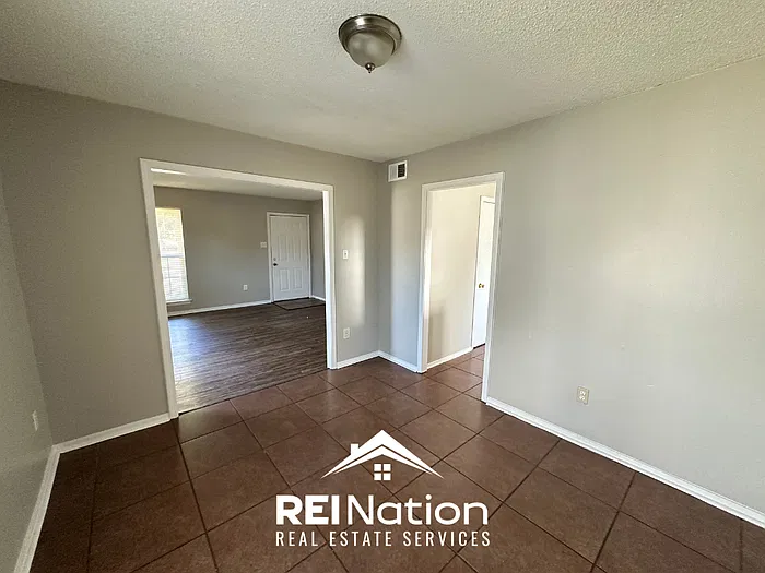 3 bed, 2.0 bath, 1124 sqft, $1,625 — Photo 4