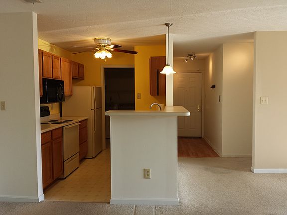 3rd image of 8338 Glenwillow Ln Unit 101