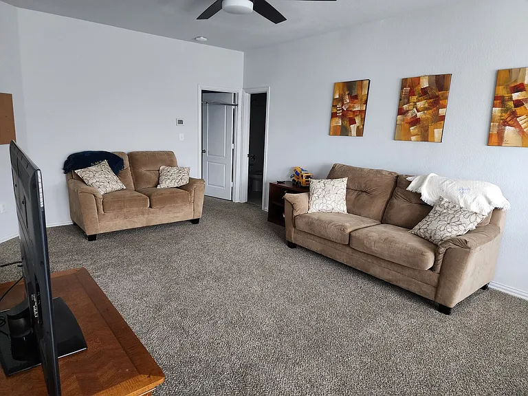 Esperanza Dr — Photo 10
