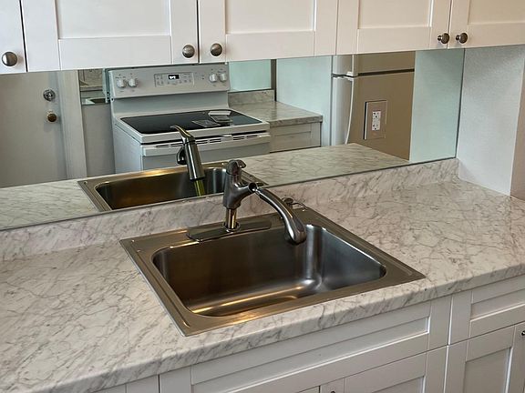 4th image of 137 Danube Ave APT 1