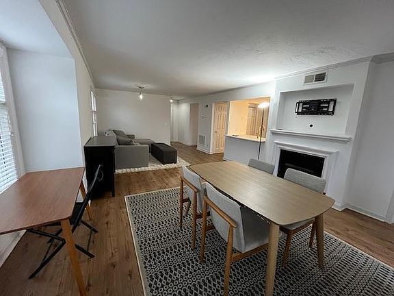 4th image of 1001 Nicholwood Dr APT 205