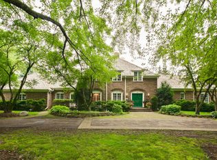 2 Deepwood Rd, Barrington, IL 60010