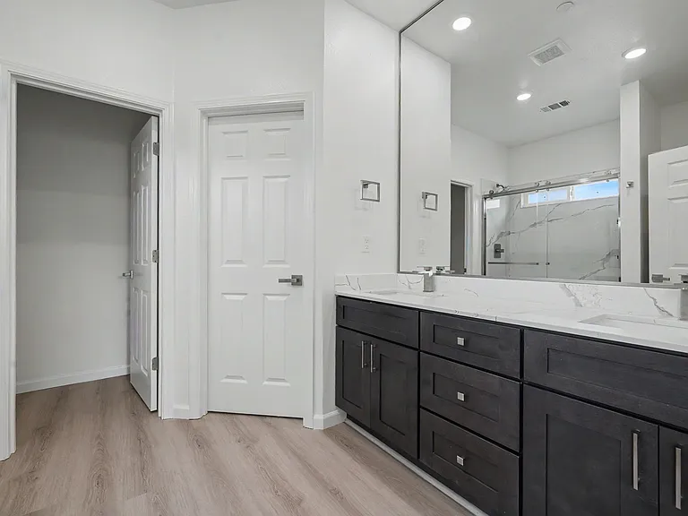 2426 Village Dr — Photo 26