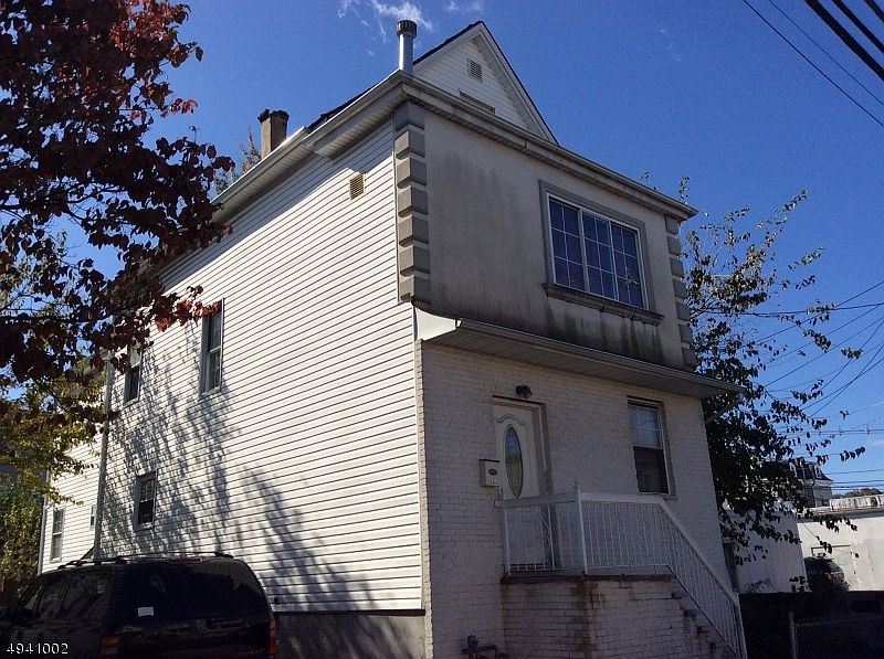 2nd image of 682-684 Summer St