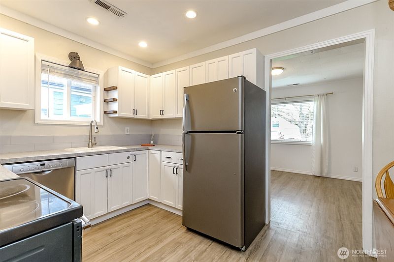 3rd image of 3015 Fredrickson Street