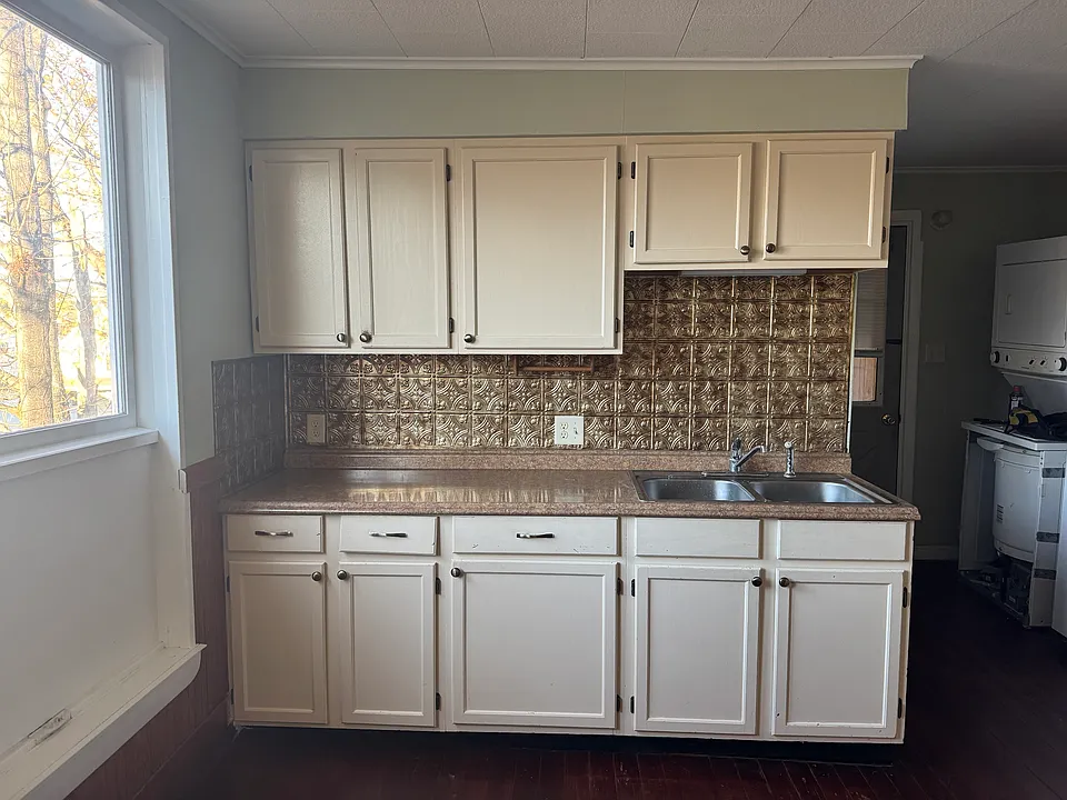 Sink & backsplash
