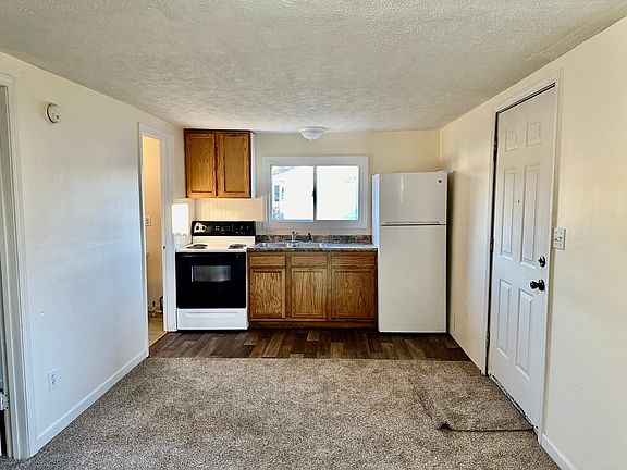 3rd image of 1359 1/2 Harris St