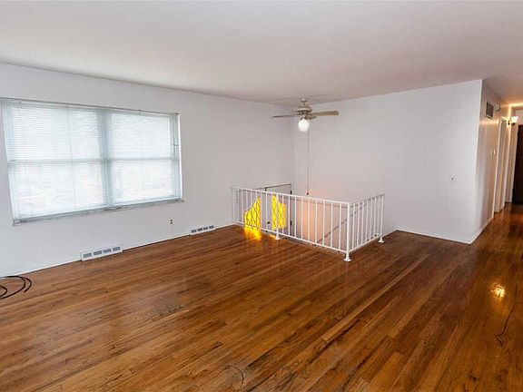 5th image of 10622 Brookmere Dr