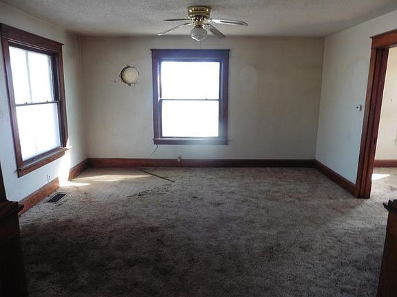 4th image of 360 Geneva Dr