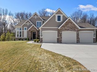 9444 Sunset Ridge Dr NE, Rockford, MI 49341