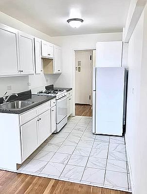 4th image of 150 Hawthorne St APT 7N