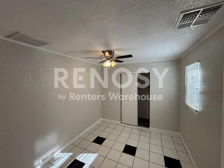 2818 W Heatherbrae Dr — Photo 35