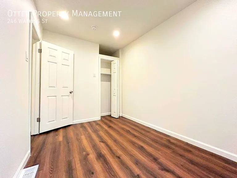 246 Watkins St — Photo 10