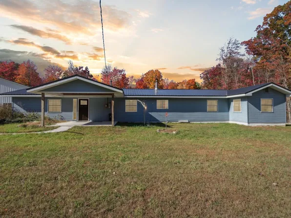 7201 N Deja Rd, Edmore, MI 48829