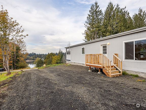 2nd image of 1691 SE Crescent Drive