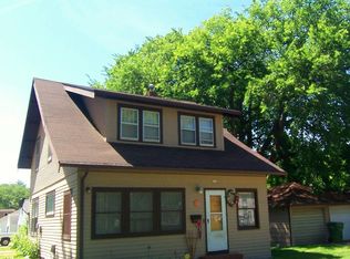 215 8th Ave, Brookings, SD 57006