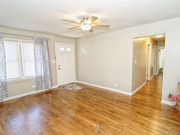 3rd image of 1114 N Ash St