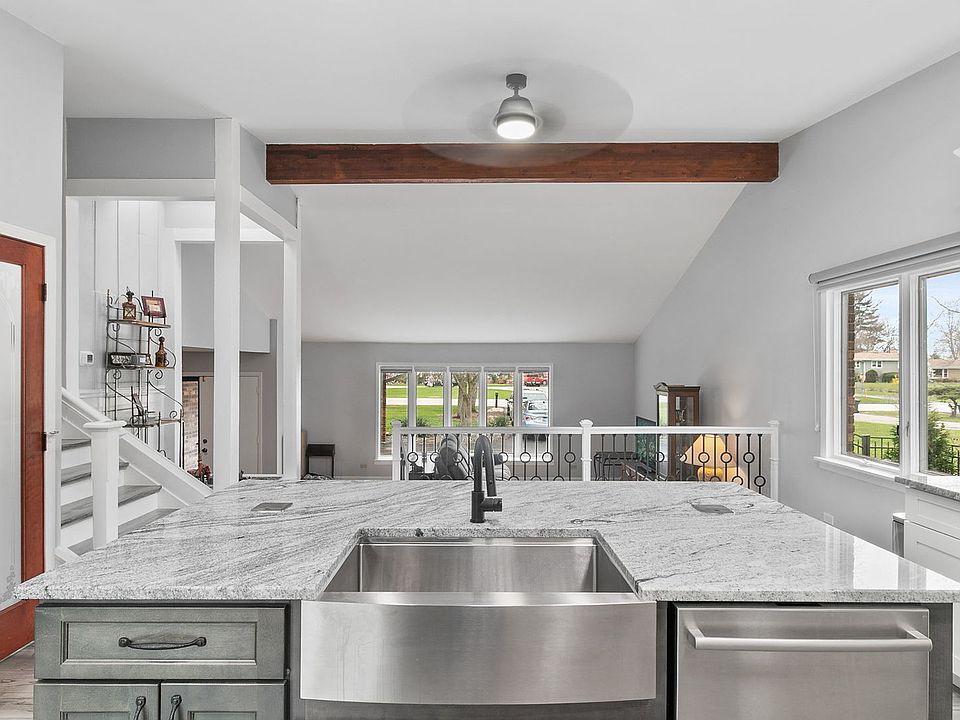m*i様 house on the hill 100size 64 Fox Hill Rd, Springfield, MA 01118 | Zillow