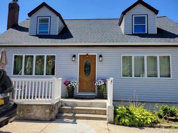 1053 Martinstein Avenue, Bay Shore, NY 11706