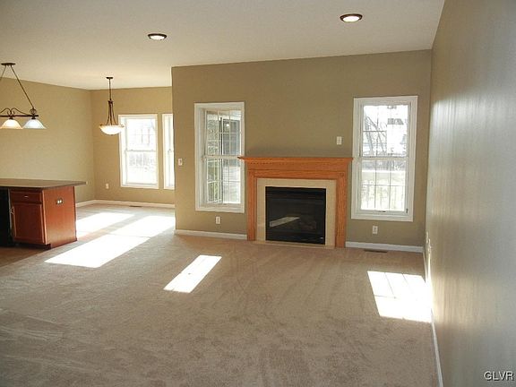 4th image of 222 S Kathryn St