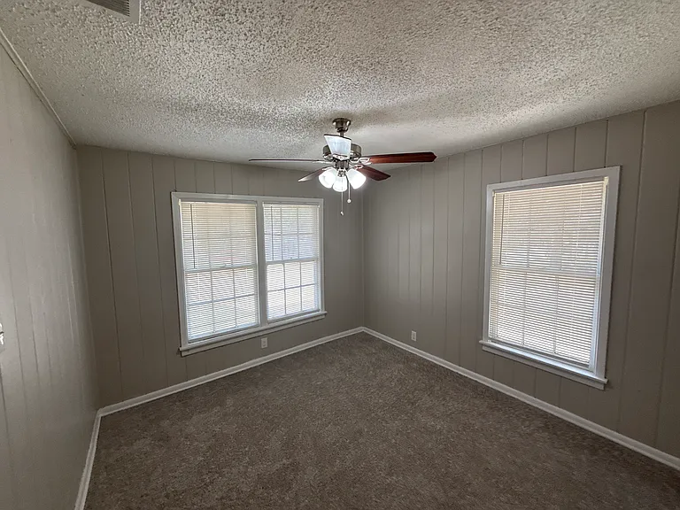 2607 Yeager St — Photo 12