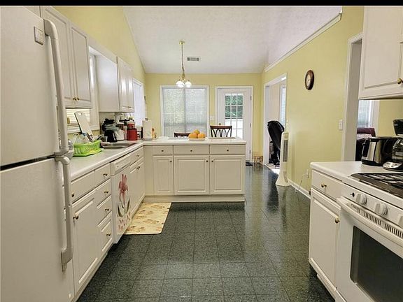 4th image of 687 Loral Pines Ct