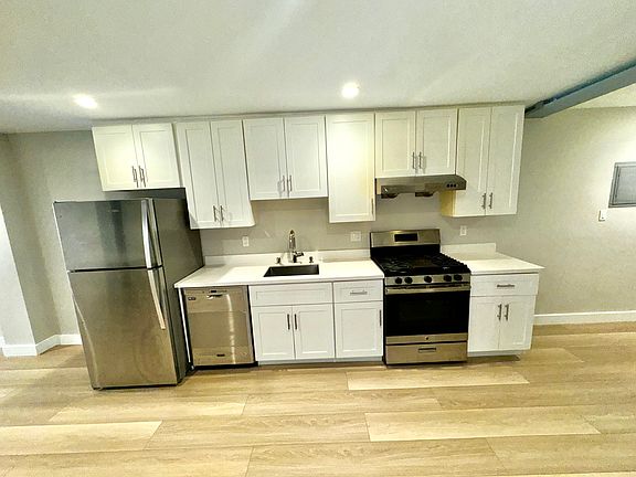 4th image of 2211 18th St #14
