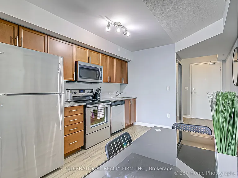 1420 Dupont St #911 — Photo 12